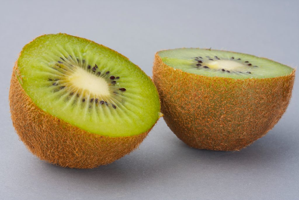 Nutritious and figure-friendly kiwi fruit sliced into halves, emphasizing its benefits for adults with sleep difficulties.