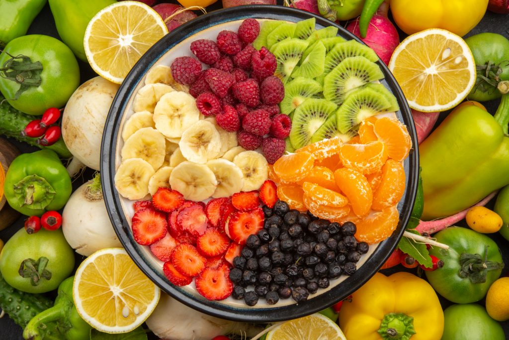 Colorful fruit salad with various fruits, highlighting the antioxidant-rich benefits of healthy eating.